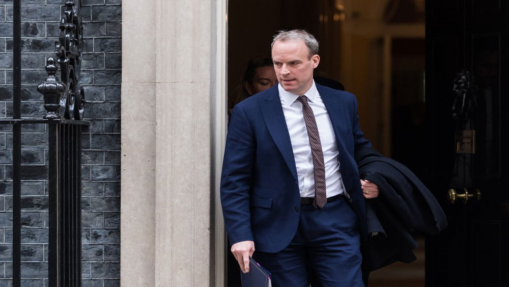 İngiltere'de Başbakan Yardımcısı zorbalık iddiaları üzerine istifa etti