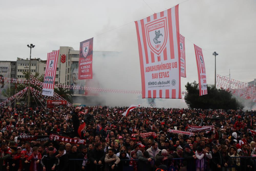 Samsunspor'un 11 yıl sonraki şampiyonluğuna coşkulu kutlama