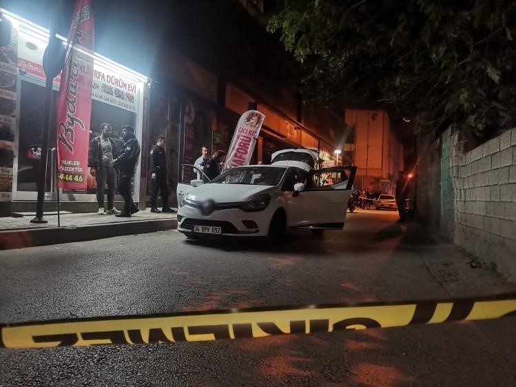 İzmir’de otomobile silahlı saldırı!