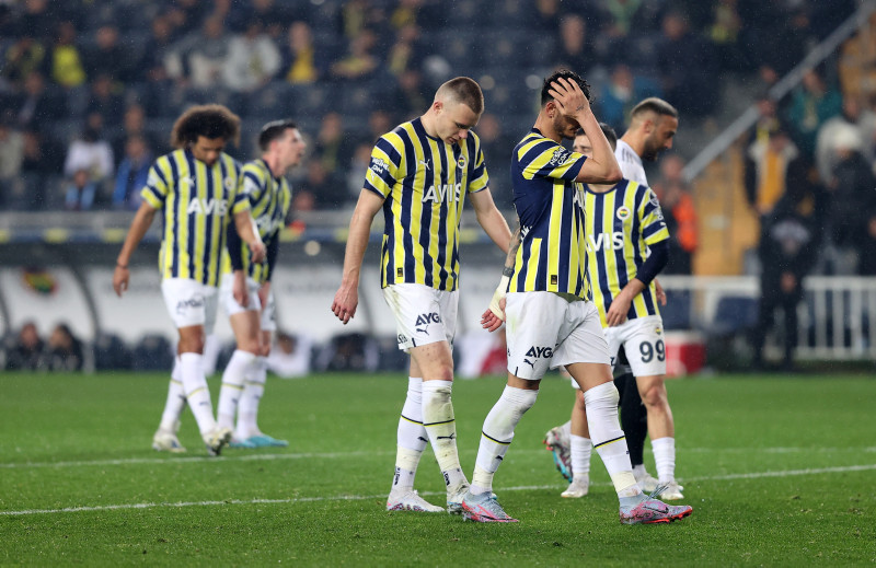 Fenerbahçe'den bir kötü haber daha: Yıldız oyuncu sakatlandı