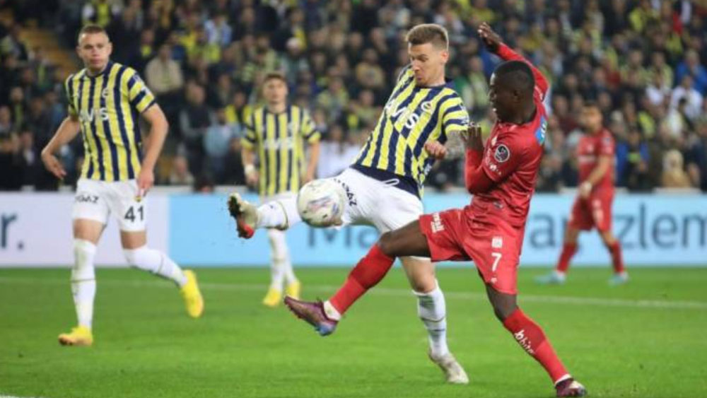 Fenerbahçe Sivasspor'un konuğu oluyor