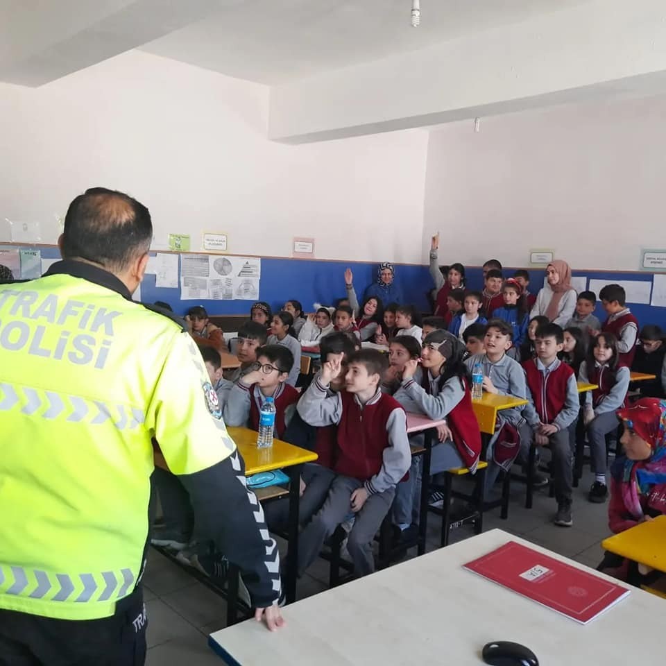Konya’da öğrencilere trafik güvenliği eğitimi!