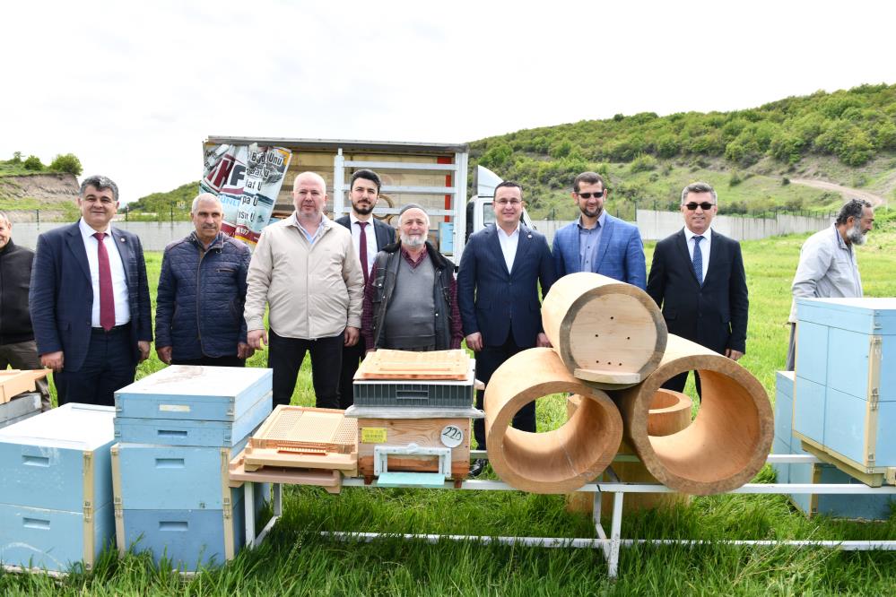 Türkiye'nin ilk arı pazarı kuruldu