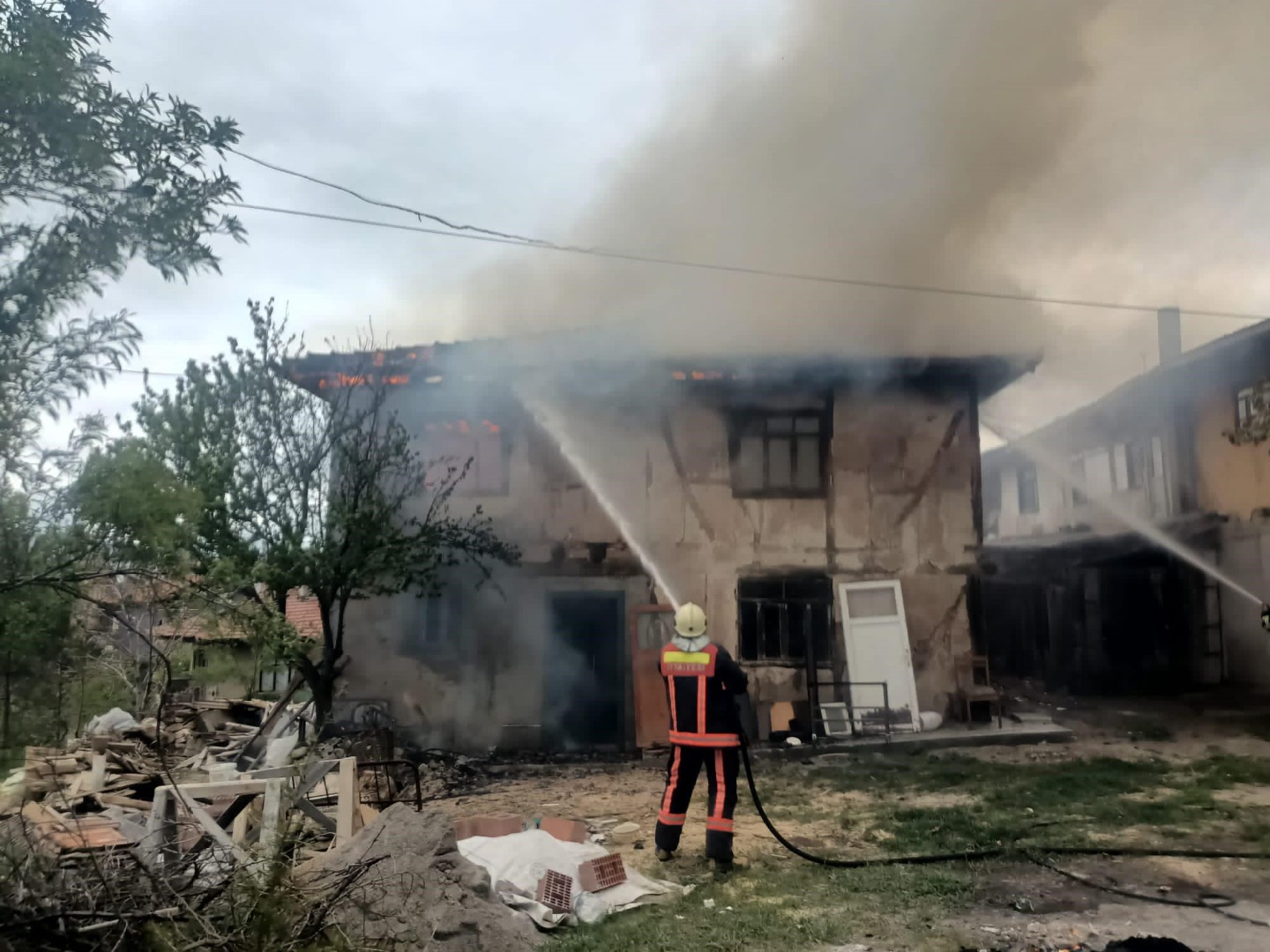 Çankırı'da yangın: Bir ev kullanılamaz hale geldi