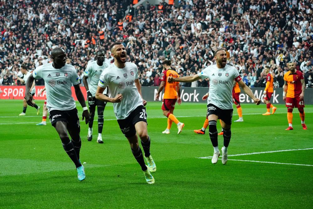 Beşiktaş'tan Galatasaray'a 3 gol: Cimbom'a büyük darbe