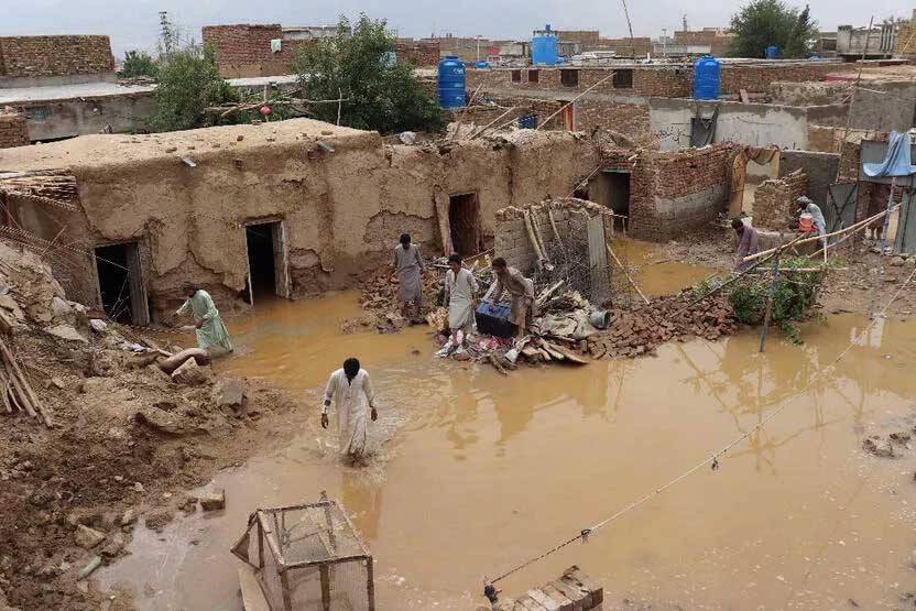 Pakistan'da şiddetli yağışlar nedeniyle ölenlerin sayısı 8'e yükseldi