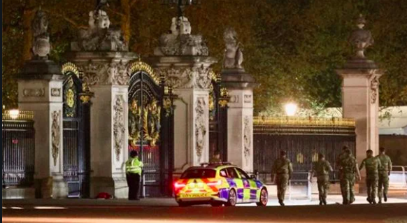 Buckingham Sarayı’nda bir kişi gözaltına alındı