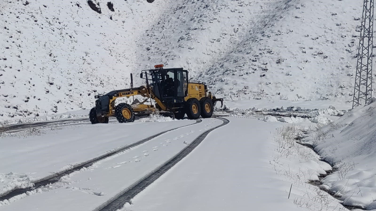 Erzurum’da ulaşıma kar engeli!