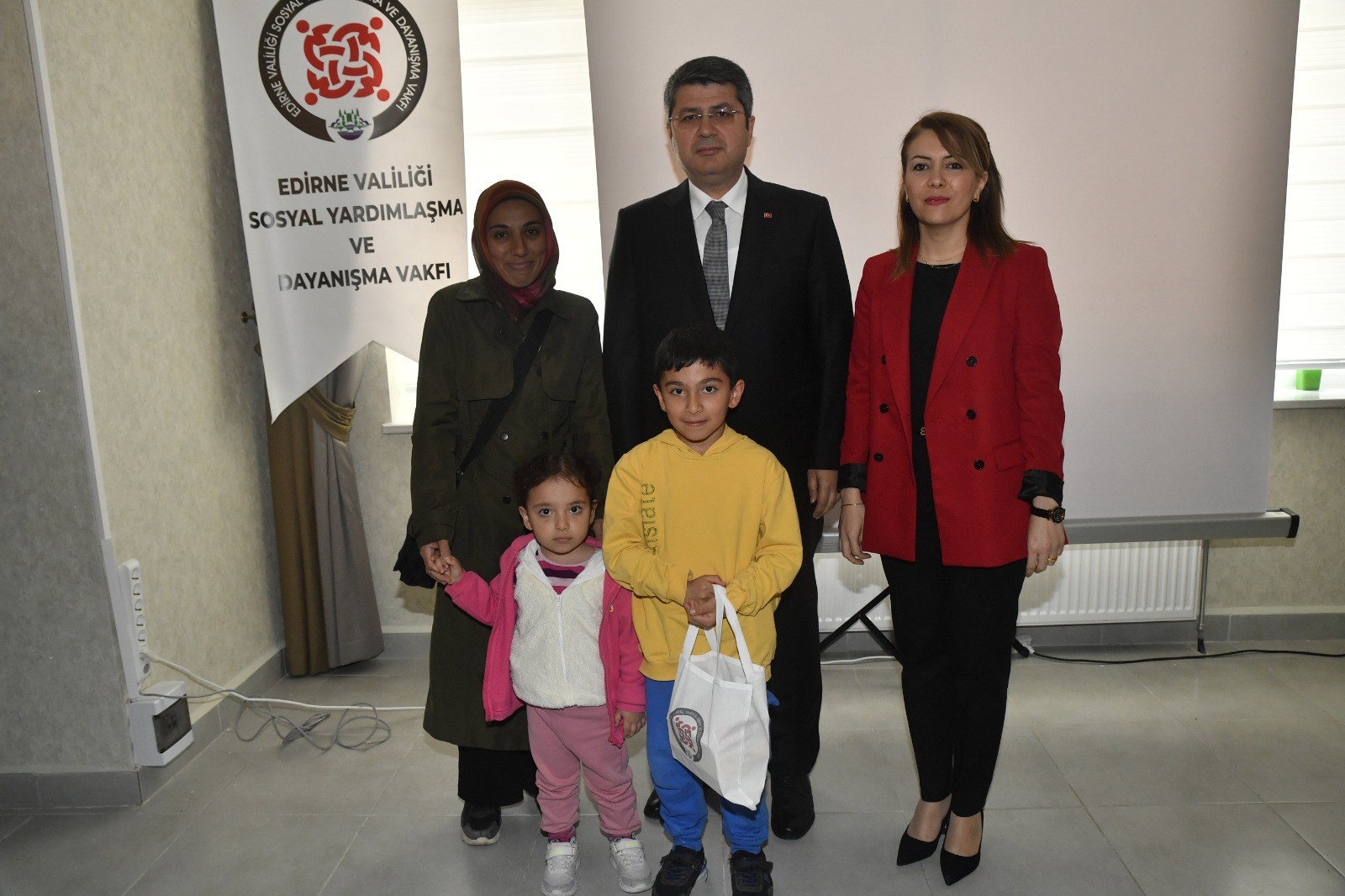 Edirne'de 32 Tip 1 diyabetli çocuğa 'Glikoz Ölçüm Cihazı' dağıtıldı