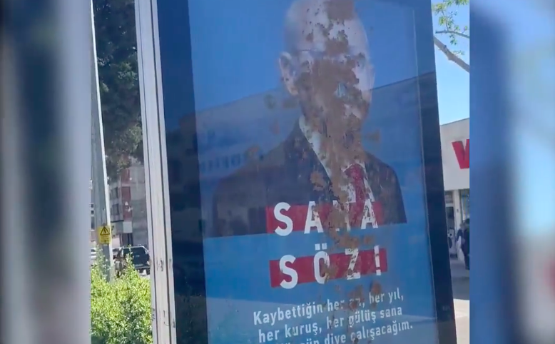 Kahramanmaraş'ta Kılıçdaroğlu afişlerine çamur atıldı