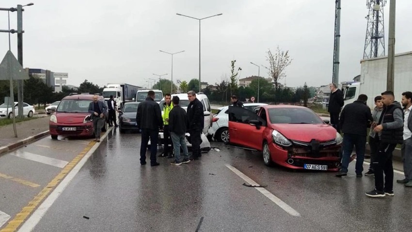 Bursa'da zincirleme trafik kazası: Yaralılar var