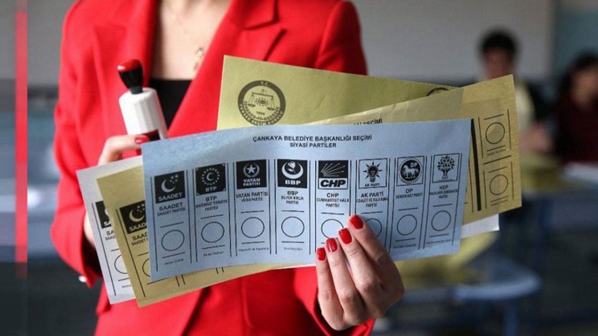 AKP  ve CHP Genel Başkan Yardımcıları oylarını Balıkesir'de kullandı