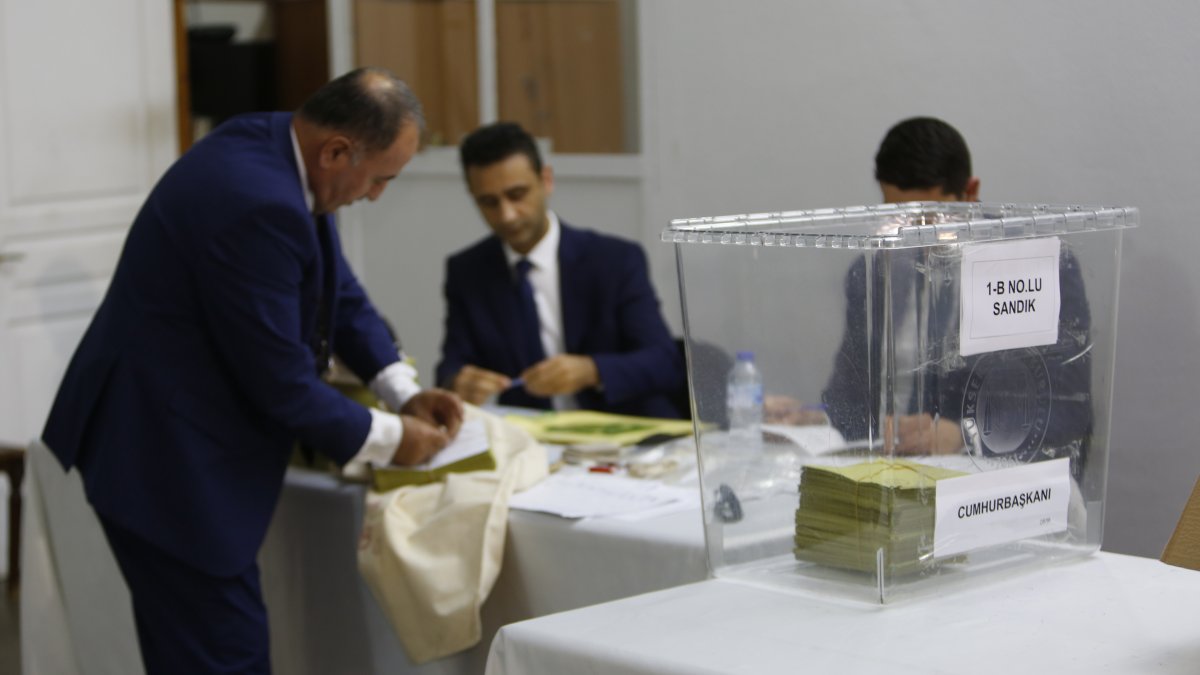 Cezayir'de ikinci turu oy verme işlemi sona erdi