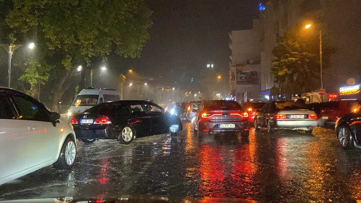 Sinop’ta sağanak yağış hayatı felç etti, su baskınlarına neden oldu