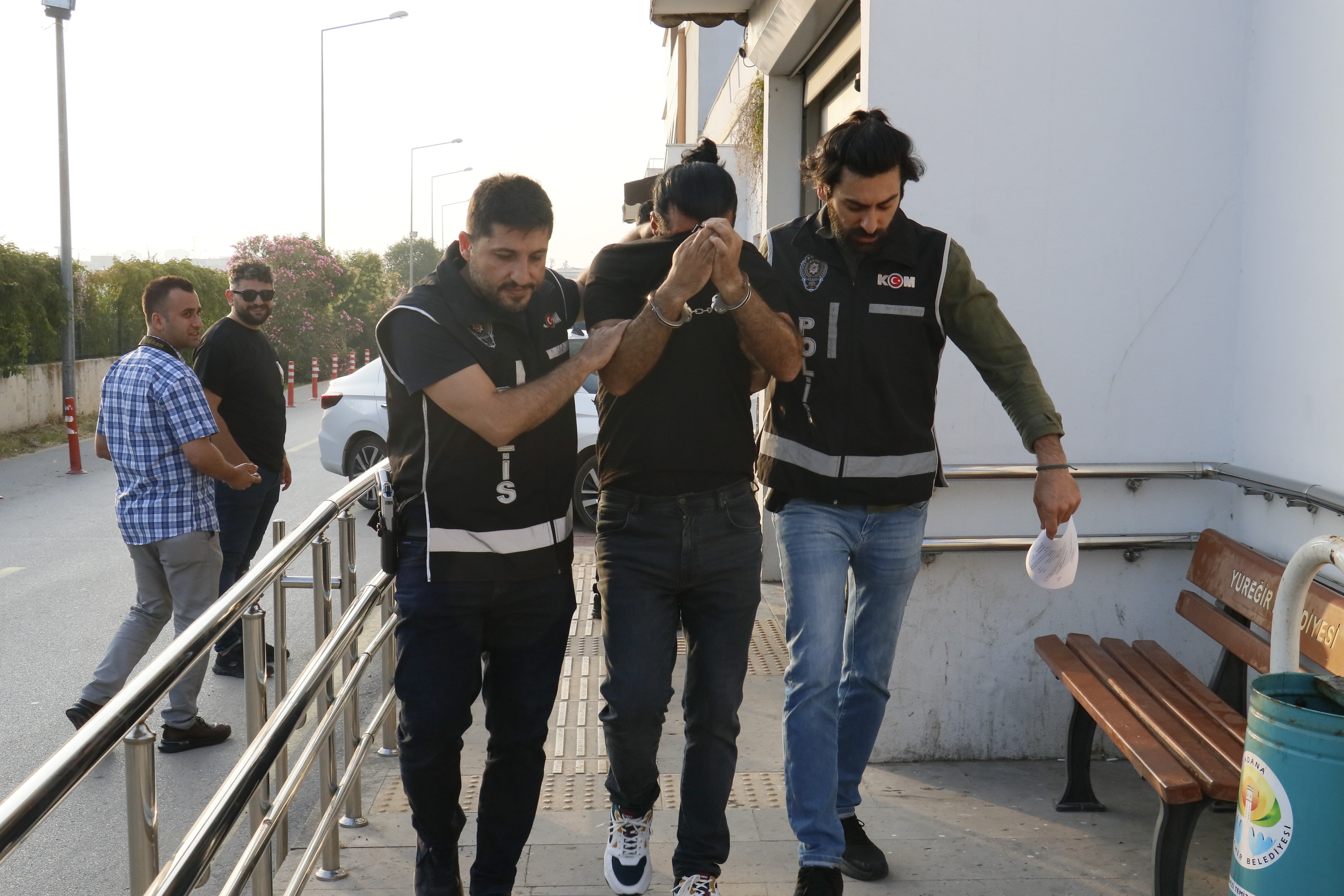 Adana’da dolandırıcılık operasyonu: 12 gözaltı!