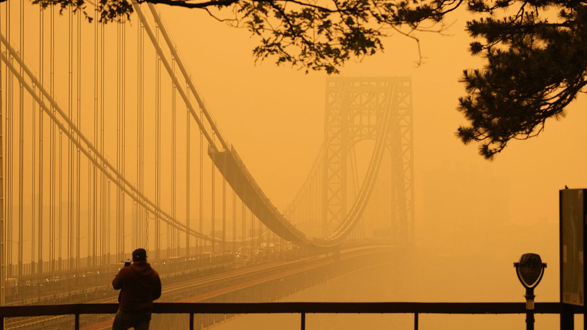 Orman yangınlarından etkilenen New York'ta uçak seferleri durduruldu