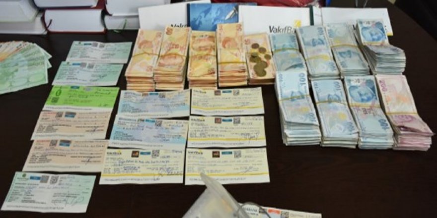 Belediye işçisinin bulduğu çantadan yaklaşık 2 milyon lira çıktı