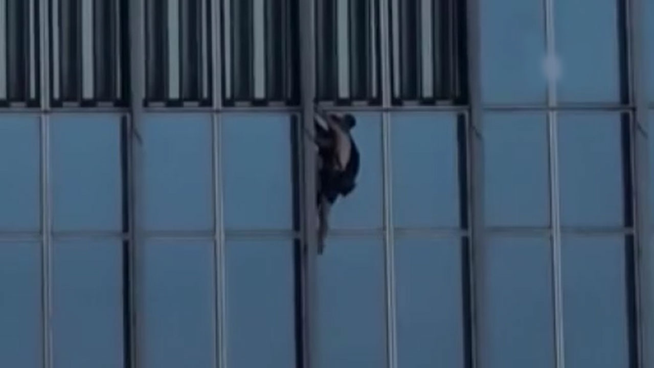 Dünyanın en yüksek 5. binasına ekipmansız tırmanan İngiliz gözaltına alındı