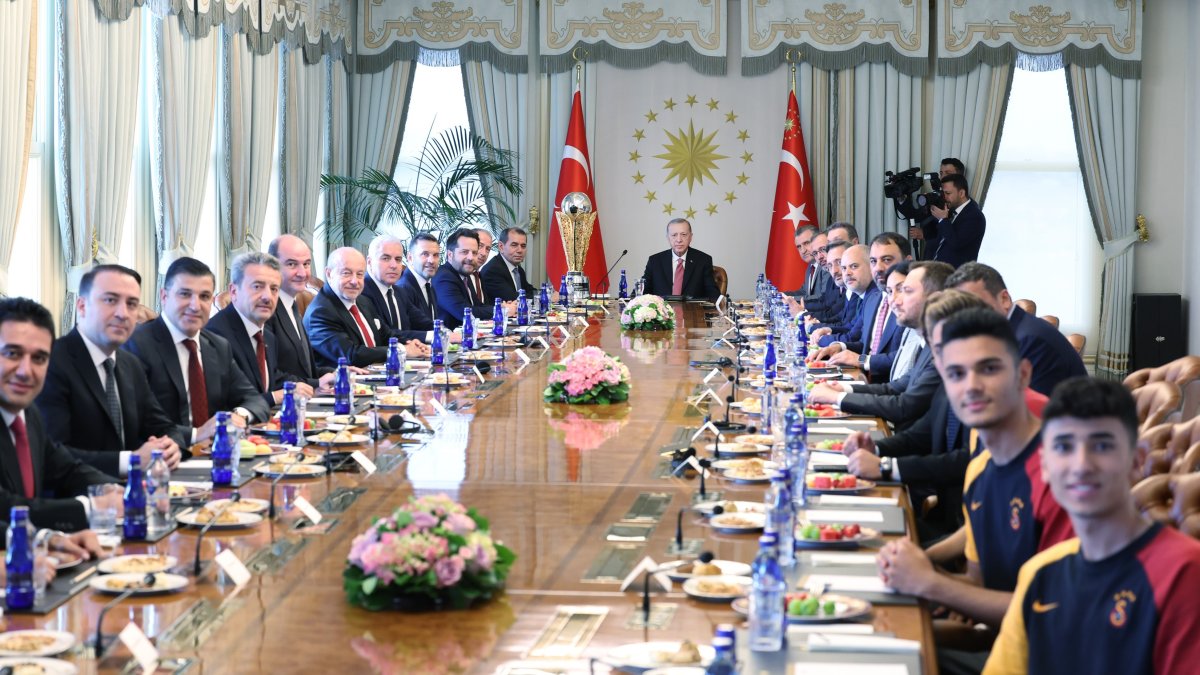 Cumhurbaşkanı Erdoğan Galatasaray heyetini kabul etti
