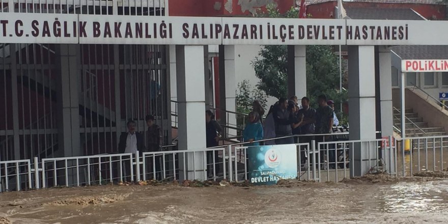 Samsun'da sağanak; hastaneyi su bastı, 1 kişi yaşamını yitirdi