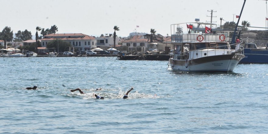 İzmir'de kadına şiddet son bulsun diye 24 saat yüzdüler!