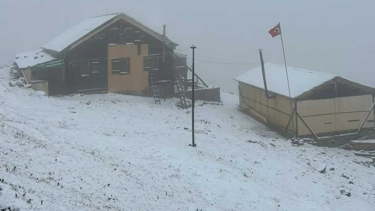 Türkiye'ye ilk kar düştü