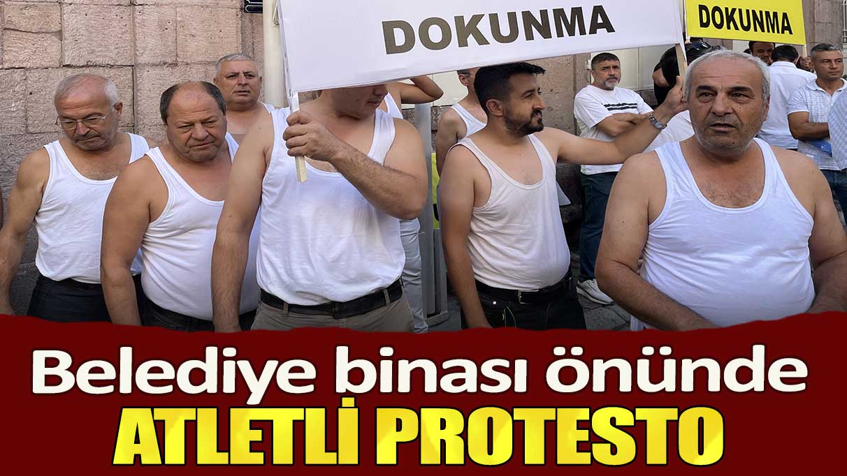 İzmir’de belediye binası önünde atletli plaka protestosu