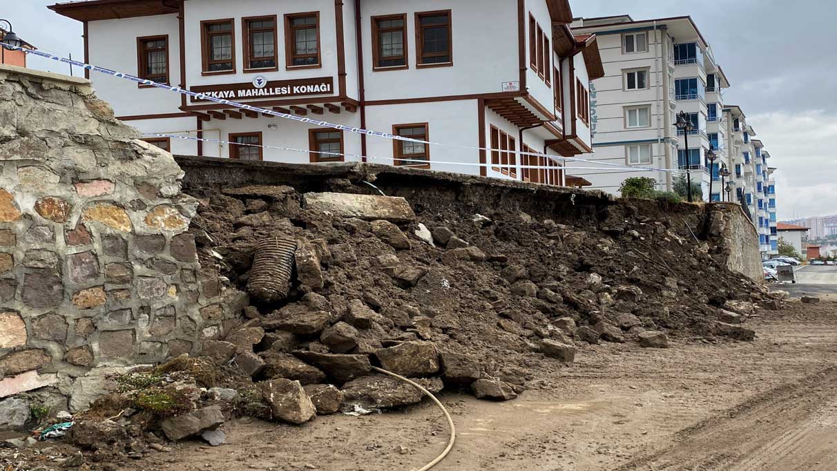 Yozgat'ta şiddetli yağış nedeniyle istinat duvarı çöktü