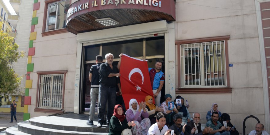 AKP'li Galip Ensarioğlu: "Partinin önünde eylem yapan annelerin çoğu HDP’li"