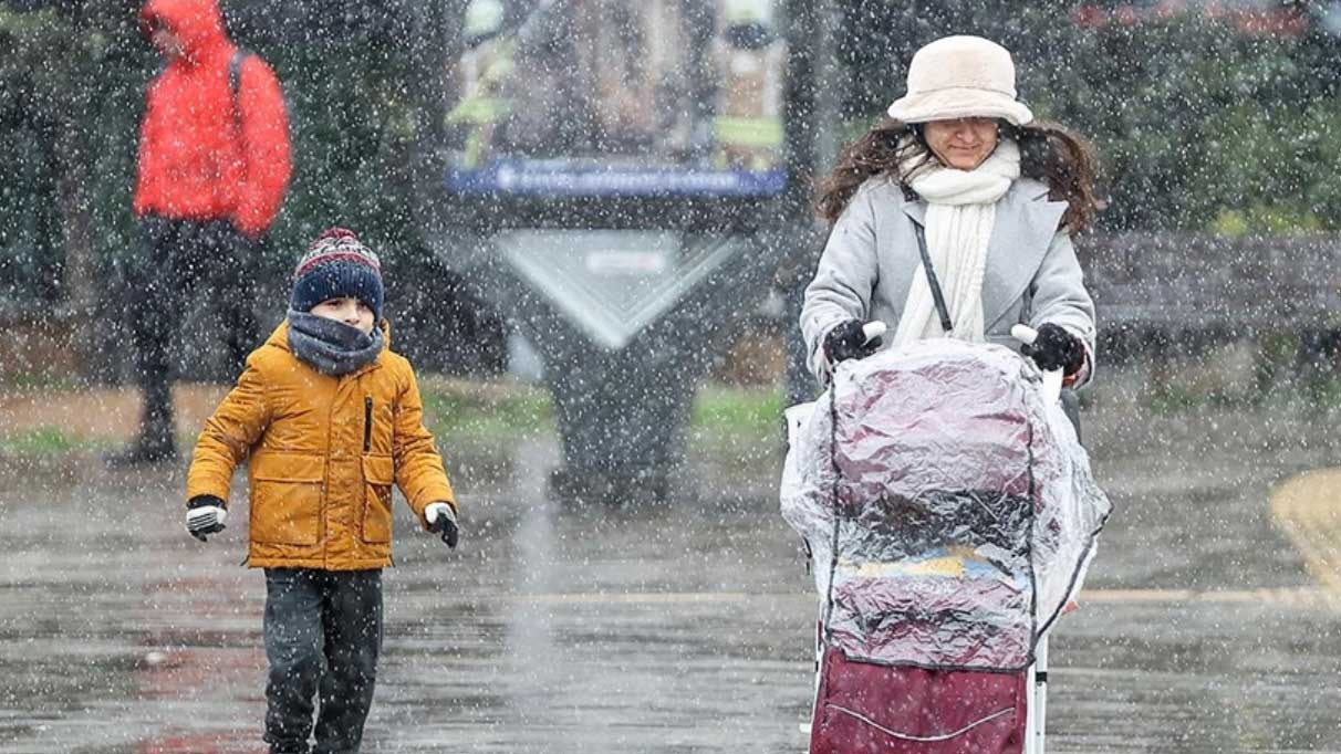 AKOM uyardı: İstanbul'a o tarihte kar gelecek