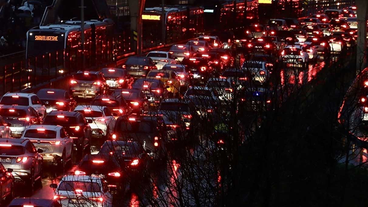 İstanbul'da trafik çilesi! Dün akşam yoğunluk yüzde 81'e çıktı