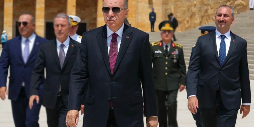 Selvi: "Abdülhamit Gül Erdoğan ile görüşüp, belgeler verdi"