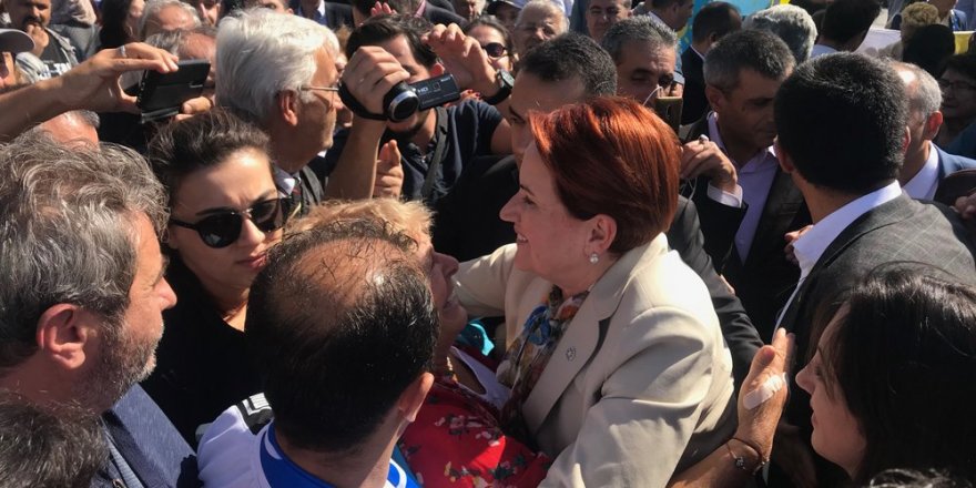 Meral Akşener İstanbul’da üye kampanyasına katıldı