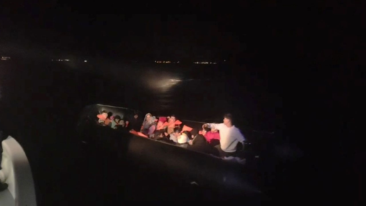 Bodrum açıklarında ekipler 23 kaçak göçmen yakaladı