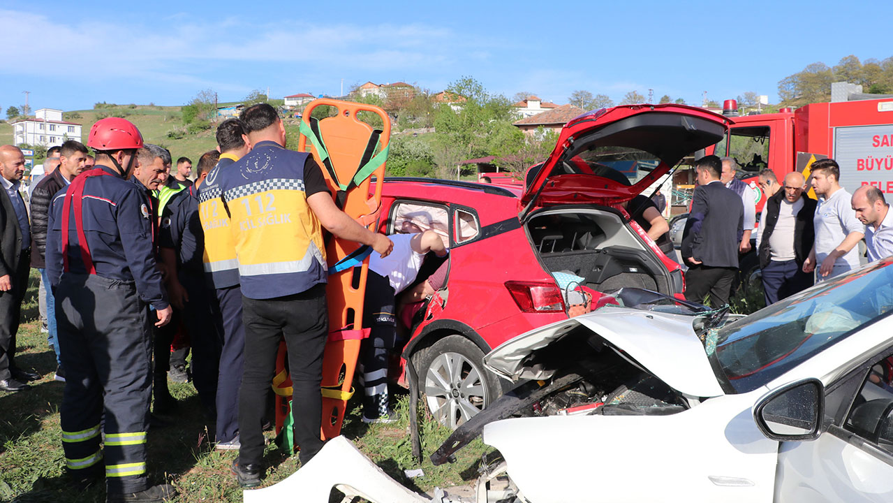 Samsun'da iki otomobil çarpıştı: 8 yaralı
