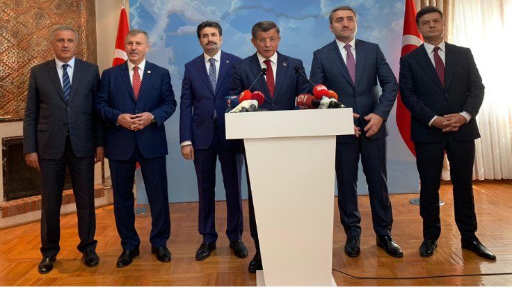 "Davutoğlu ekibi istifa sürecini frenlemek için tutum aldı"