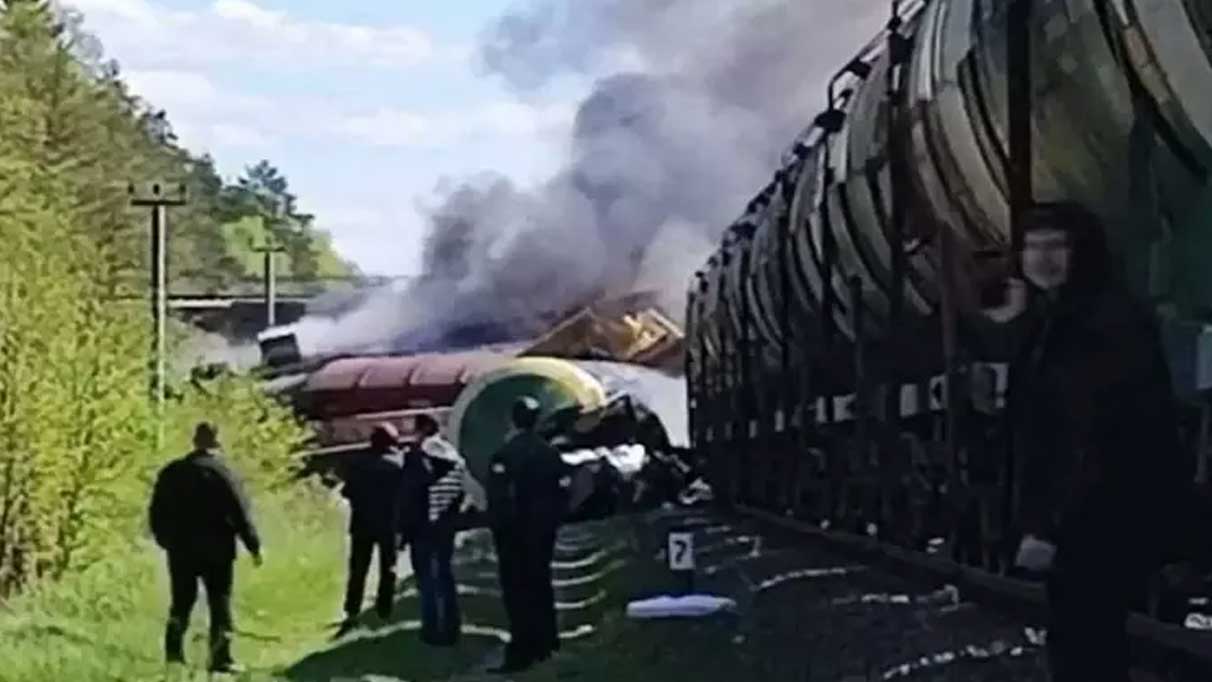 Rusya’da tren raydan çıktı! Vagonlar alev aldı