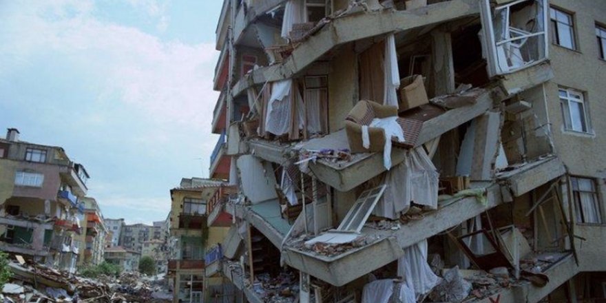 Naci Görür’den deprem açıklaması: "4.6 ve 5.8 büyük depremi öne çekti"