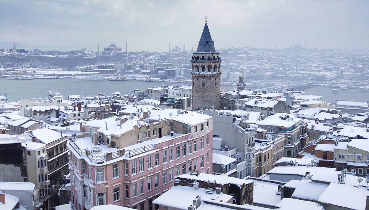 İstanbul'a kar ne zaman yağacak? Saat vererek açıkladı mont giymeden dışarı çıkmayın