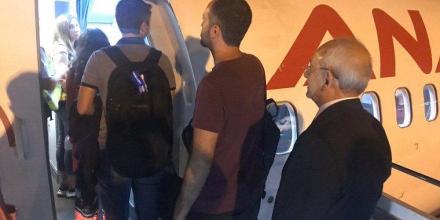 Kemal Kılıçdaroğlu, uçakta herkes gibi sıraya girdi!