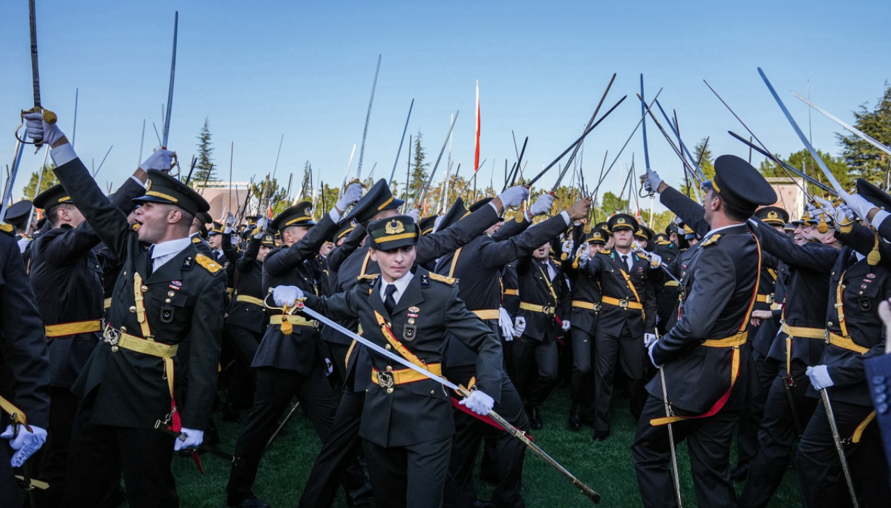 Teğmenlerin komutanı da görevden alındı: 'Ben teğmenlerden önce de Mustafa Kemal'in askeriydim'