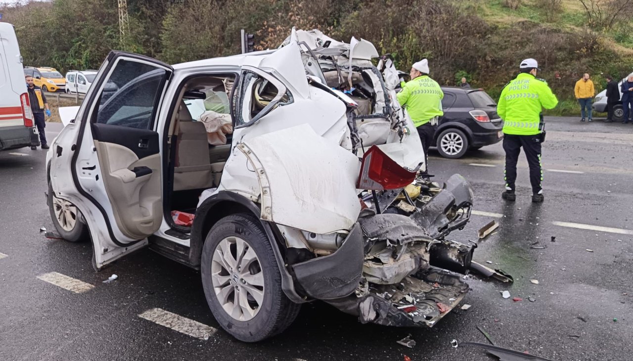 Ordu'da 3 aracın karıştığı zincirleme kazada 6 kişi yaralandı