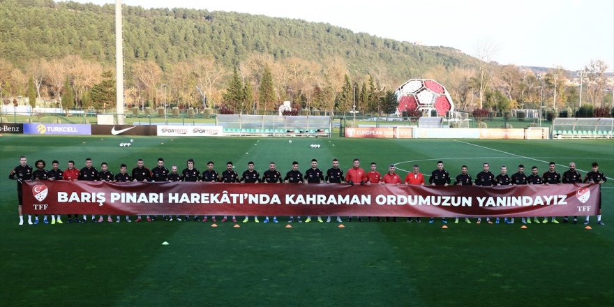 A Milli Takım'dan Mehmetçik'e destek