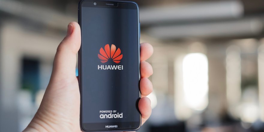 Huawei Android ile yoluna devam edecek
