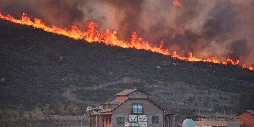 California'daki yangın Meksika'ya sıçradı: 2 kişi öldü