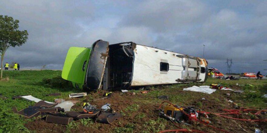 Fransa’da otobüs kazası: 4’ü ağır, 33 yaralı