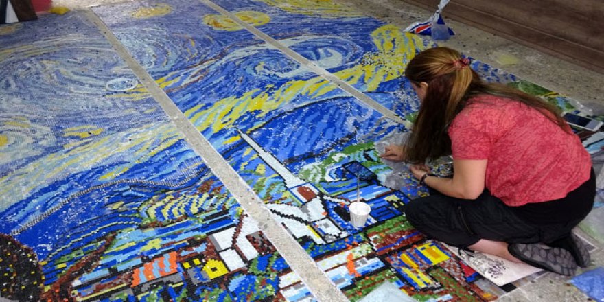 Van Gogh'un 'Yıldızlı Gece'si mozaik sanatıyla yorumlanıyor