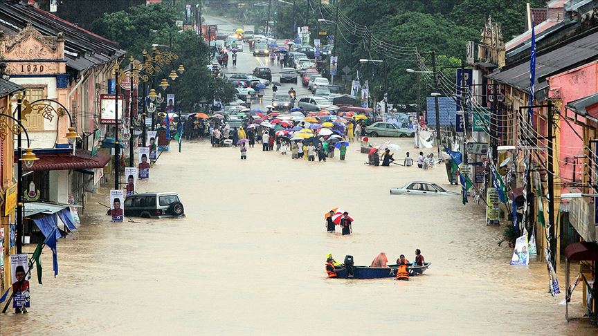 Malezya'da sel baskını yaklaşık 4 bin kişiyi yerinden etti