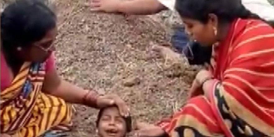 Hindistan'da engelli çocukları toprağa gömdüler
