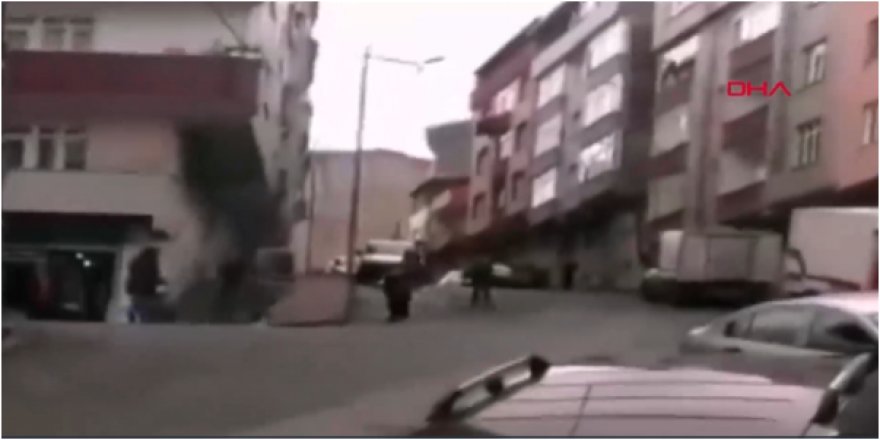 Gaziosmanpaşa'da sokak ortasında kadını sopayla dövdü